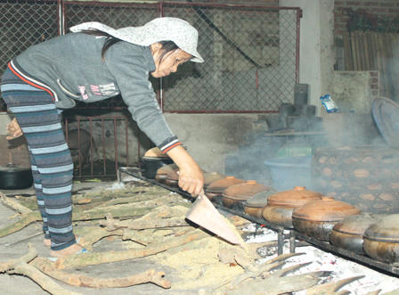 Giáp Tết, làng cá kho Đại Hoàng "nổi lửa" suốt ngày đêm 